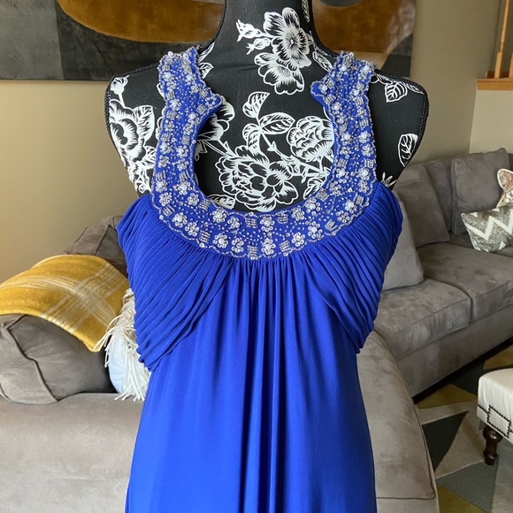 Beautiful blue evening gown! - Picture 2 of 5